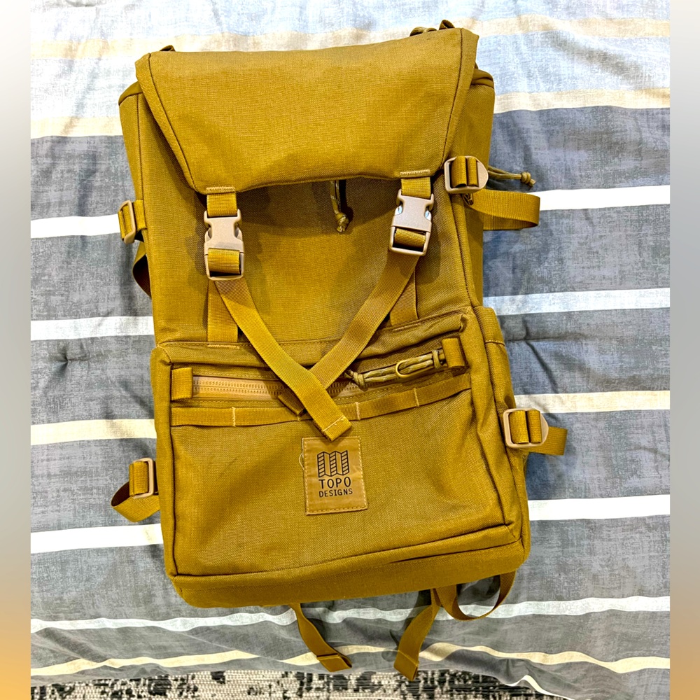 Topo Designs Rover Pack Tech in dark khaki